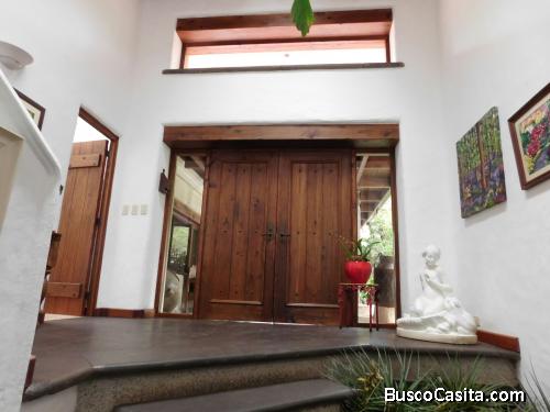 MUNDO INMOBILIARIO VENDE HERMOSA RESIDENCIA EN HACIENDA NUEVA COUNTRY CLUB