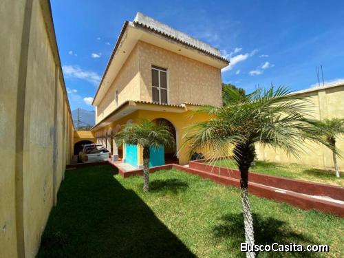 Casa grande en el centro de Ciudad Vieja