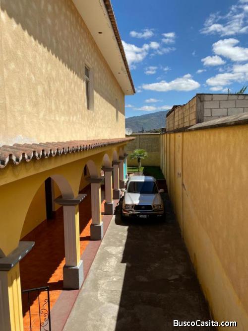 Casa grande en el centro de Ciudad Vieja en Guatemala