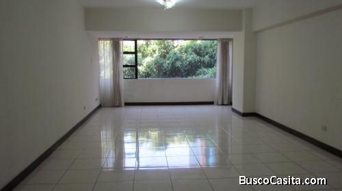 AMPLIO APARTAMENTO EN RENTA ZONA 14 EDIFICIO VILLALBOSQUE