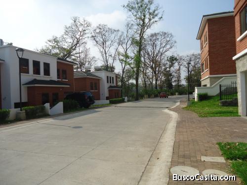 Linda casa en venta en Condado El Naranjo, Cluster ENCINOS