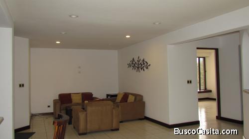 LINDO APARTAMENTO EN RENTA EN SECTOR CON MUCHO BOSQUE ZONA 15
