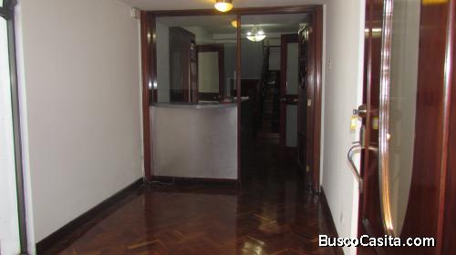 Vendo casa sobre la avenida Hincapié Zona 13