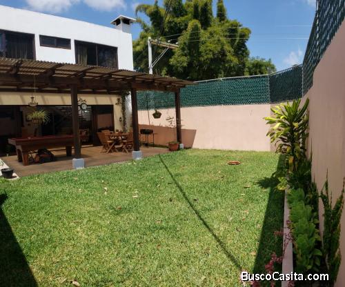 Vendo hermosa casa en zona 16