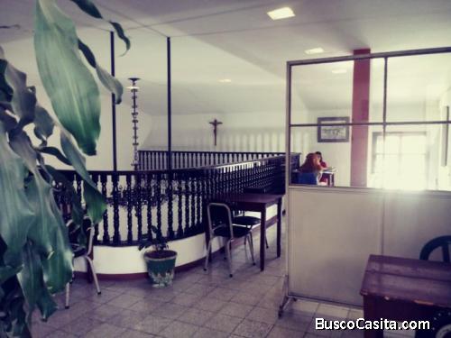 RENTO EDIFICIO DE 12 ESPACIOS Y 3 BAÑOS.  CITYMAX ANTIGUA!