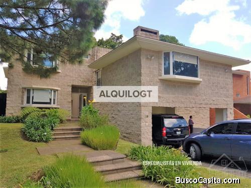 Casa en Carr El Salvador  de 4 Habitaciones y 4 Parqueos | AGT383