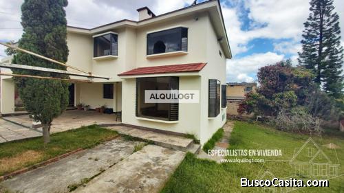 Casa en zona 16 de 4 Habitaciones y 5 Parqueos | AGT439