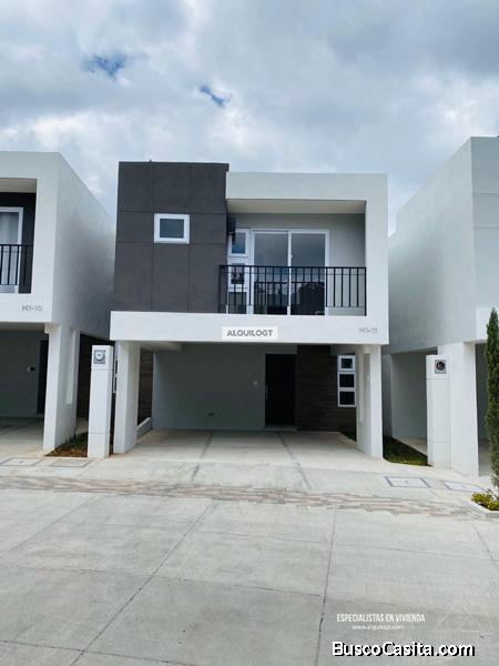 Casa en zona 2 de 3 Habitaciones y 3 Parqueos | AGT445