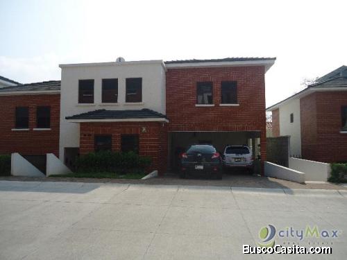 Casa en venta en Condado El Naranjo zona 4 Mixco