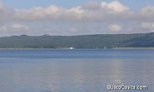 Hermoso lote en Peten a orillas del lago Peten Itza con 25mts de frente a Playa