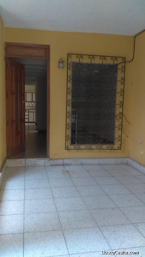 Pinares del Norte, zona 18. Alquilo casa