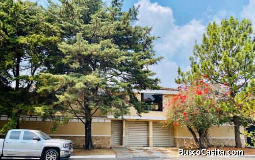 Casa en venta en zona 12 en colonia con garita de ingreso, entorno USAC