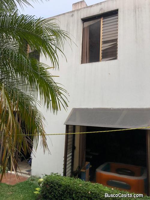 VENDO CASA  LAS CHARCAS EN ZONA 11