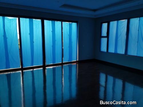 Venta de casa nueva en zona 15