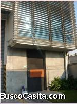 RENTO OFIBODEGA ZONA 12 CON OFICINAS DISTRUIBUIDAS EN 4. NIVELES