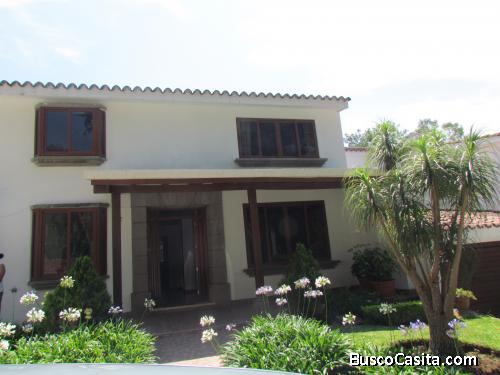 HERMOSA CASA EN RENTA DENTRO DE CONDOMINIO CARRETERA A EL SALVADOR