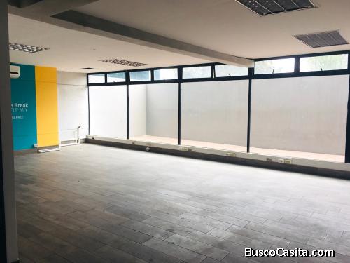  Oficina en Renta Ubicada en Zona 14 