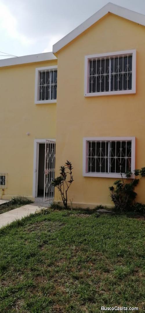 Rento casa dos nivel Villas de Alcalá zona 18