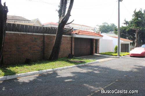Vendo Casa en Km.21.5 carretera al Salvador, frente a Plaza Madero