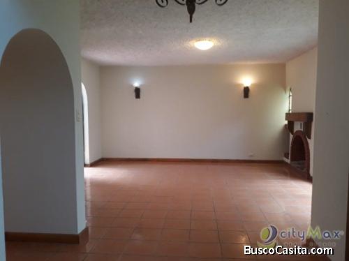 Renta Casa Zona 15, 4 habitaciones, buen precio buena ubicación