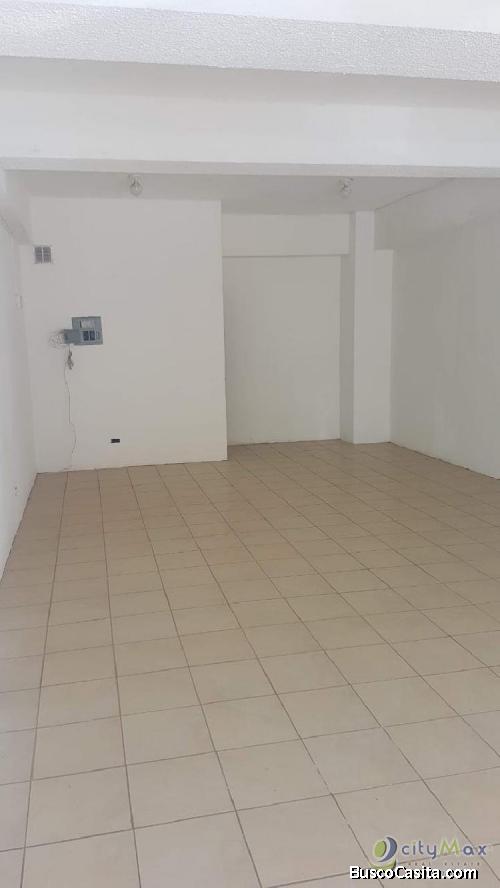 Alquiler local Zona 10 ubicado en primer nivel de edificio de oficinas