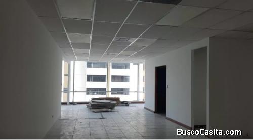 AMPLIA OFICINA EN RENTA ZONA 10 EDIFICIO REFORMA 10