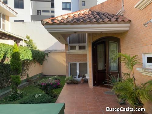 Renta Casa en Exclusivo condominio Zona 15