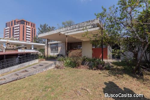 CityMax Gold Vende Terreno con Casa en Zona 15 para Inversión