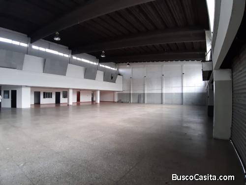 Oportunidad única para expandirse, local comercial / showroom en vía principal de zona 1