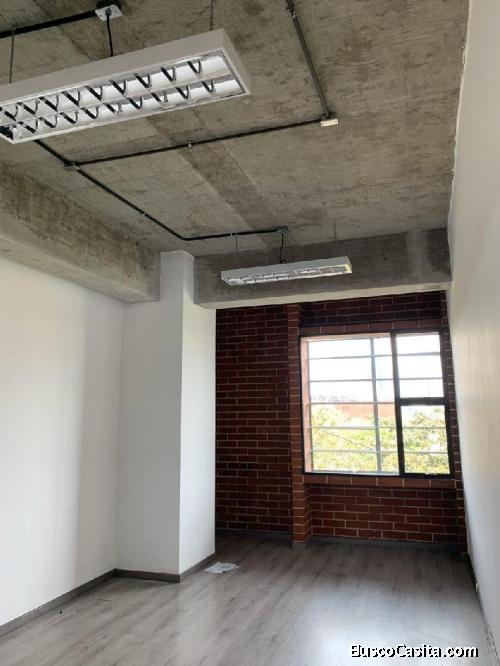 Alquilo Oficina en Zona 11 con 27 m2