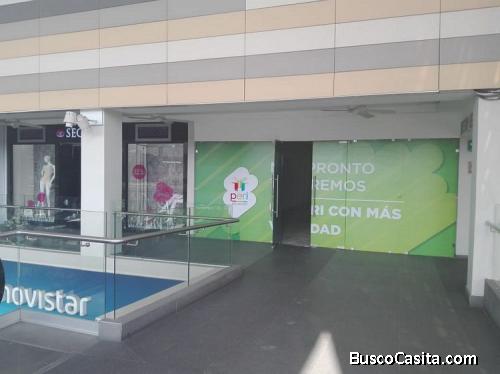 EN RENTA Local en Centro Comercial 