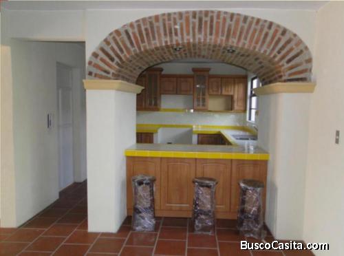 VENTA PRECIOSA CASA en Condominio Residencial en XELA en Guatemala