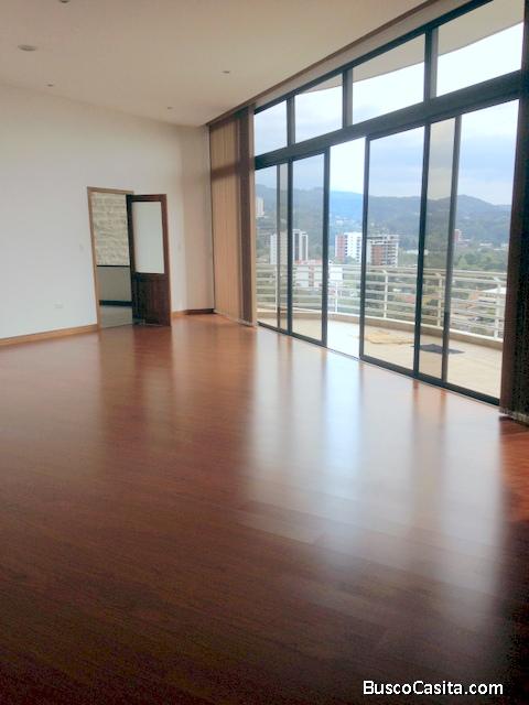 Apartamento con amplio balcón de 3 Hab. En renta Zona 15 