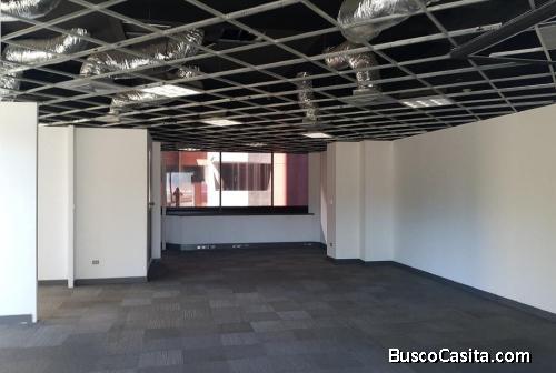 Oficina en renta ubicada en zona 10