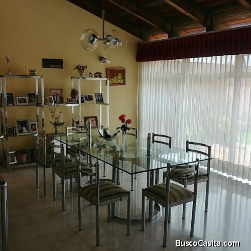 Casa en venta en San Cristóbal Mixco, Vista al Valle Oriente