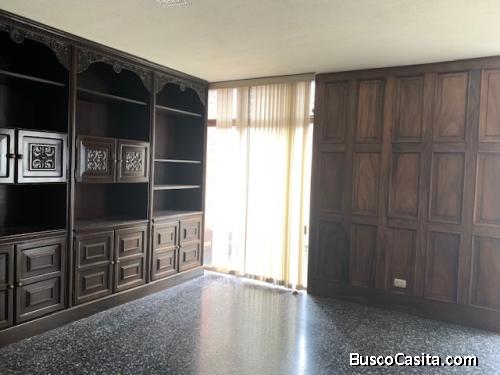 Casa en colonia Residencial zona 14
