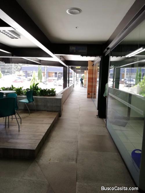 Renta local comercial zona 10 en Plaza de Conveniencia