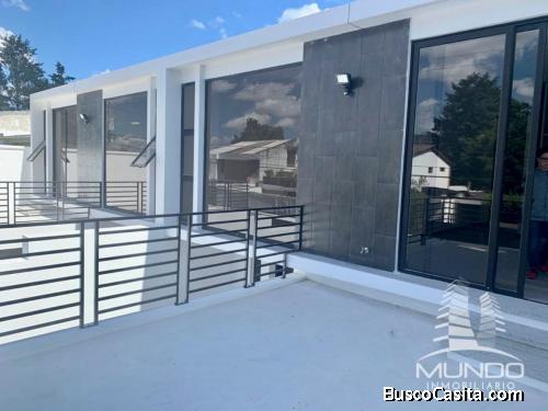 CASA CON FINOS ACABADOS EN VENTA ZONA 15 / MUNDO INMOBILIARIO