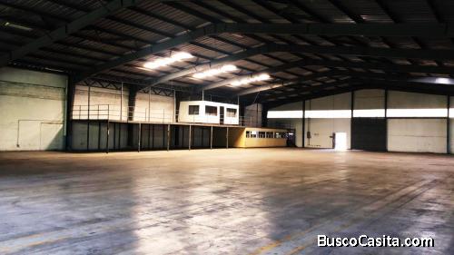 Inmobiliaria Vintage alquila amplia bodega en el Naranjo