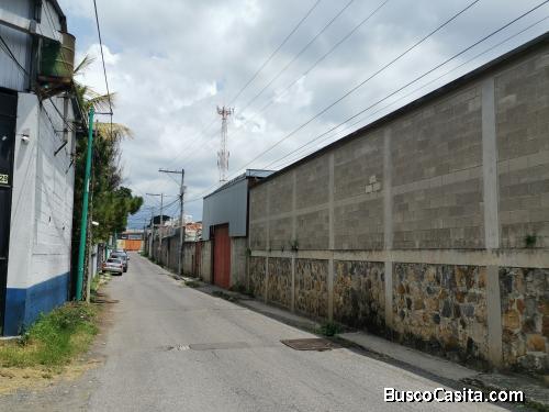 Inmobiliaria Vintage Alquila Bodega en Villa Nueva a pocos metros de la calle principal