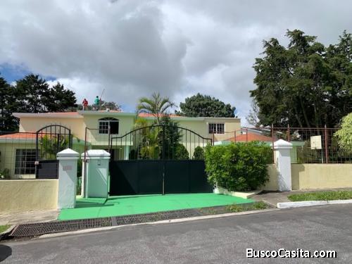 AMPLIA CASA EN RENTA EN CONDOMINIO KM. 16.5 ENTRADA A OLMECA