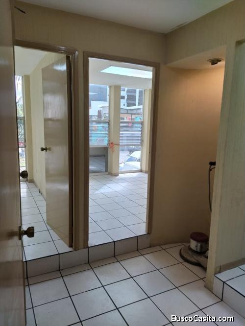 Inmobiliaria vintage Vende oficina de 54MTS en 2do nivel muy bien ubicada Z.14