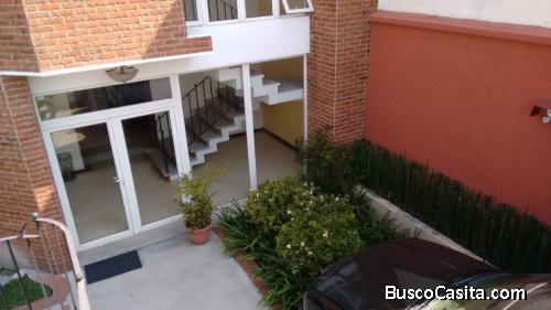 MUNDO INMOBILIARIO RENTA AMPLIO APARTAMENTO ZONA 13 CON BALCON