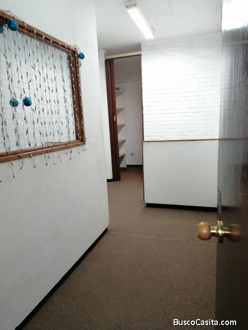 Rento Oficina Comercial en zona 9 sobre Avenida Reforma