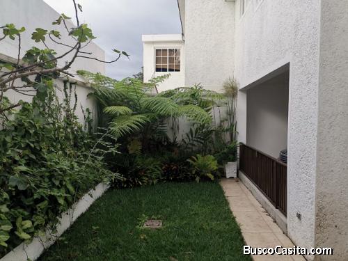 Inmobiliria Vintage ASlquila Casa en zona 15 VHI dentro d garita 