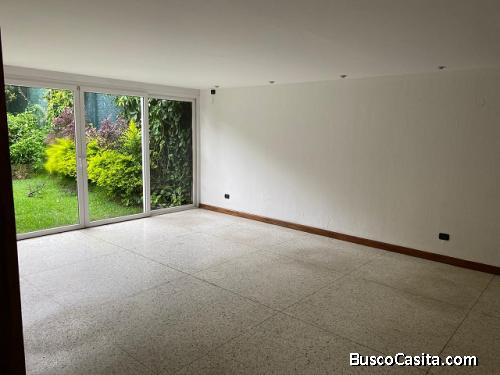 Inmobiliaria Vintage alquila Casa Independiente en zona 15 VHI