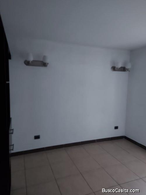 Venta Apartamento en Torre Mariscal zona 11, a una cuadra de Aguilar