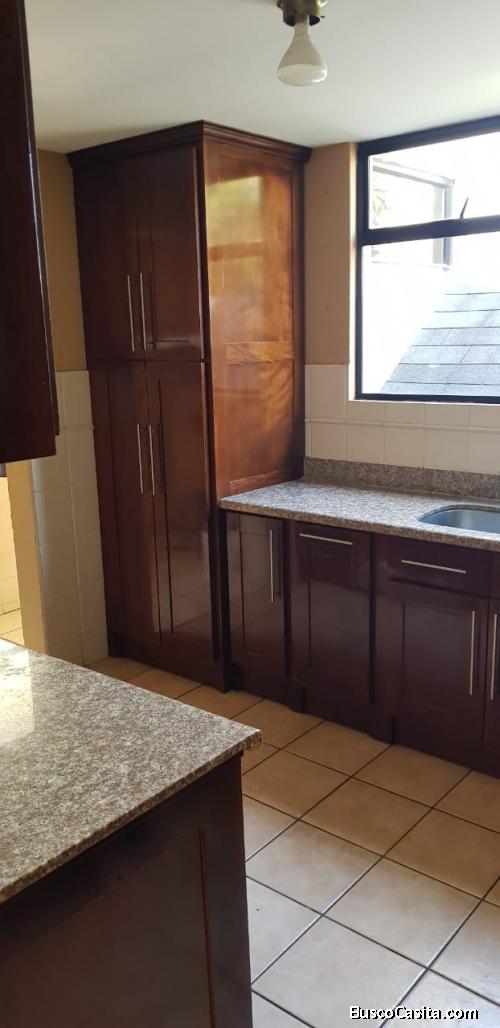 Alquiler casa en Zona 16 Condominio La Montaña