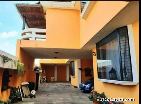 Venta de linda casa en San cristobal zona 8 de mixco 