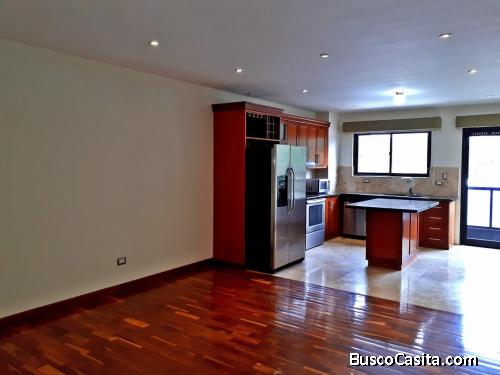 Apartamento en renta zona 15 VH I
